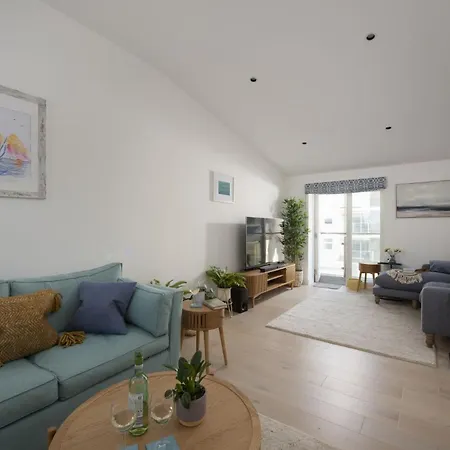 Solstice House, Newquay Holiday home *